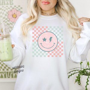 Retro Smiley Face Checker Graphic Sweatshirt, Unisex Crew Neck Sweatshirt